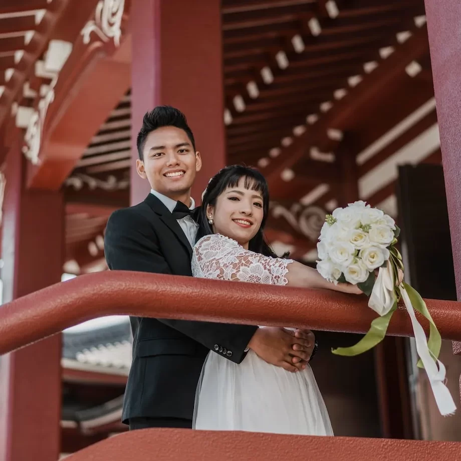 smiley-bride-groom-posing-togeth